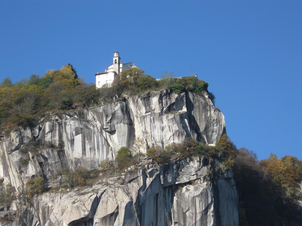 Emy Lake Orta Pella Exterior photo